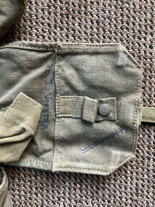 RHODESIA PATTERN 64 WEBBING,KIDNEY POUCHES IN VERY GOOD CONDITION