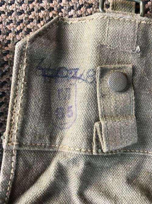 RHODESIA PATTERN 64 WEBBING,KIDNEY POUCHES IN VERY GOOD CONDITION