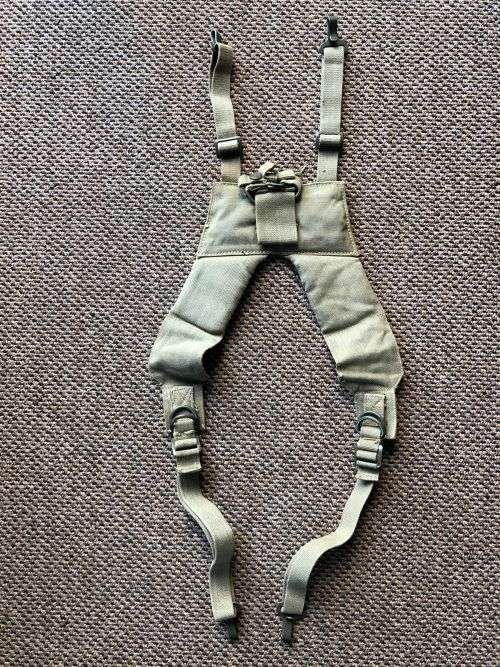 RHODESIA PATTERN 64 WEBBING-YOKE PADDED ON SHOULDER STRAPS-COMPLETE WITH ALL RINGS AND CLIPS-MAKER S