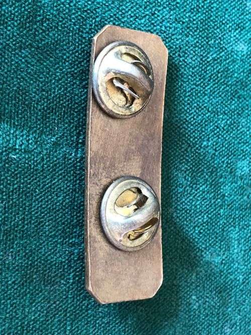 SA ARMY SHARPSHOOTERS QUALIFICATION BADGE CHROMED RIFLE ON RED ENAMEL BACKING-2 PIECE- 2 PINS