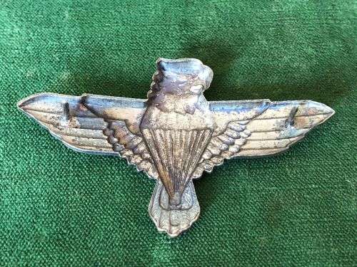 44 PARACHUTE BRIGADE,GREY METAL BERET BADGE-APPROVED IN 1984 - 2 PINS