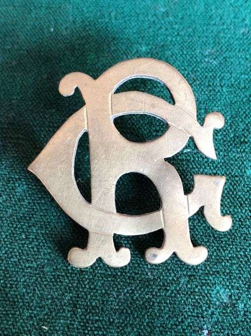 BOER WAR-UNIDENTIFIED SLOUCH HAT BADGE-SHEET METAL- 2 LUGS