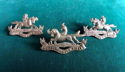 UMVOTI MOUNTED RIFLES SLOUCH HAT BADGE(BRASS) AND COLLARS-WORN 1902-1913-LUGS INTACT