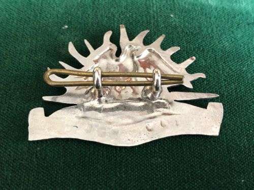 MALAWI POLICE,CHROME + ENAMEL CAP BADGE- 2 LUGS