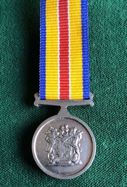 MINIATURE SOUTH AFRICA SERVICE MEDAL FORMER MK AND APLA MEMBERS