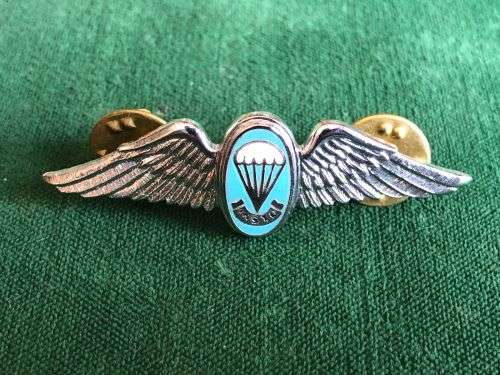 SA PARACHUTE STATICLINE INSTRUCTORS CHROME AND ENAMEL CENTRE (NO COATING)MESS DRESS WING- WORN FROM