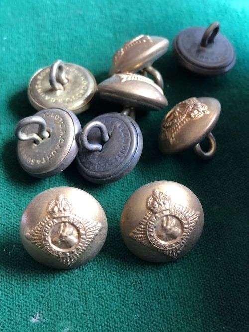 SA TUNIC BUTTONS GILT (PERMANENT FORCE) WORN FROM 1923-1945- 9 IN TOTAL- DIAMETER 16 MM