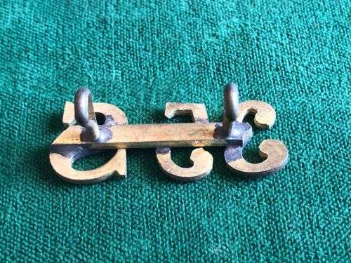 SA POLICE COLLAR NUMERAL FROM CONSTABLE TO 1ST CLASS SERGEANT-1930-ONE -LUGS INTACT