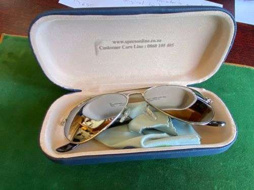 VINTAGE RAYBAN AVIATOR`S SUNGLASSES (NOT ORIGINAL BOX)