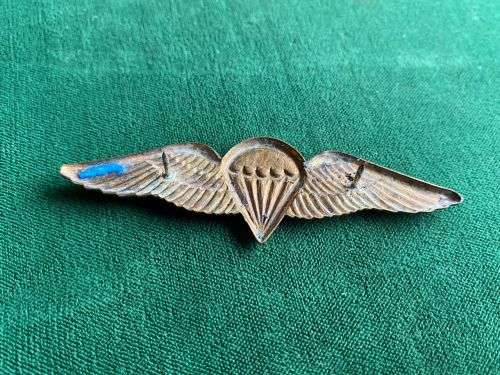 SA PARACHUTE BASIC PARATROOPER WING -8 JUMPS OR MORE-GILDING METAL WITH ENAMEL CENTRE(LUCITE COATED)