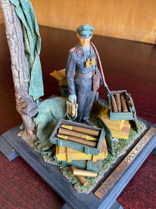 BEAUTIFULL WW2 GERMAN SOLDIER-MODEL-PLASTIC WITH GLASS COVER-MODEL MEASURES 16X16 CM-HEIGHT 19CM-COV