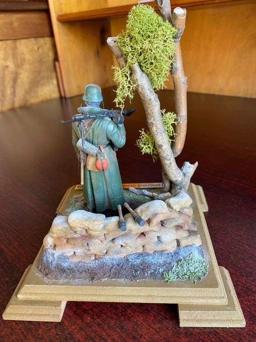 WW2 GERMAN MACHINE GUNNER-BELGIUM 1944-PLASTIC AND WOOD MODEL IN A PERSPECT COVER-MODEL MEASURES 15,