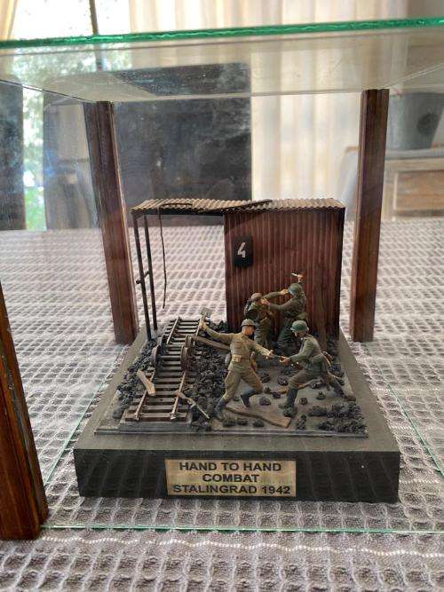 WW2 GERMAN-HAND TO HAND COMBAT STALINGRAD 1942-MADE FROM PLASTIC AND WOOD WITH GLASS COVER-MODEL MEA