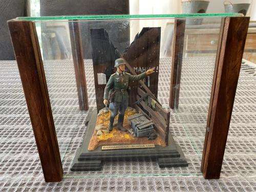 WW2 GERMAN-BARBAROZA-RUSSIA 1941 SCENE-MADE FROM PLASTIC AND WOOD WITH GLASS COVER-MEASURES 16X16 CM
