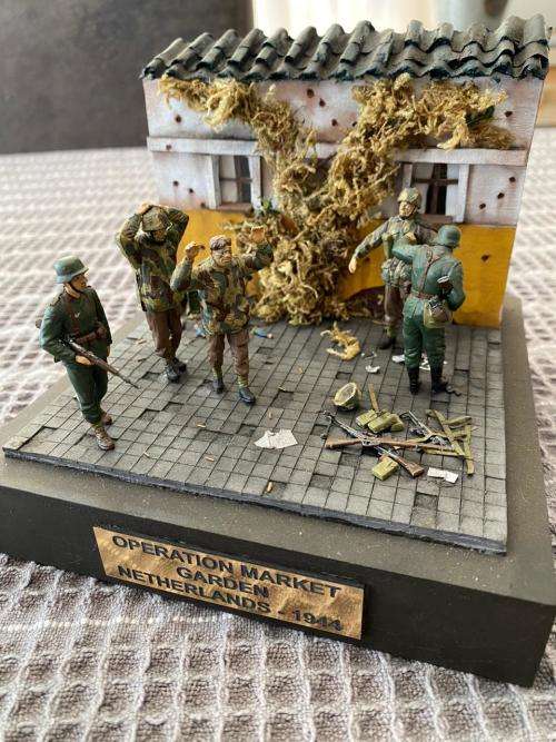 WW2 GERMAN-OPERATION MARKET GARDEN NETHERLANDS-1944-MADE FROM PLASTIC AND WOOD WITH GLASS COVER-MODE