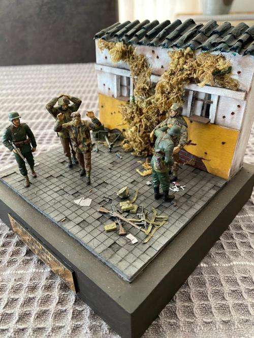 WW2 GERMAN-OPERATION MARKET GARDEN NETHERLANDS-1944-MADE FROM PLASTIC AND WOOD WITH GLASS COVER-MODE