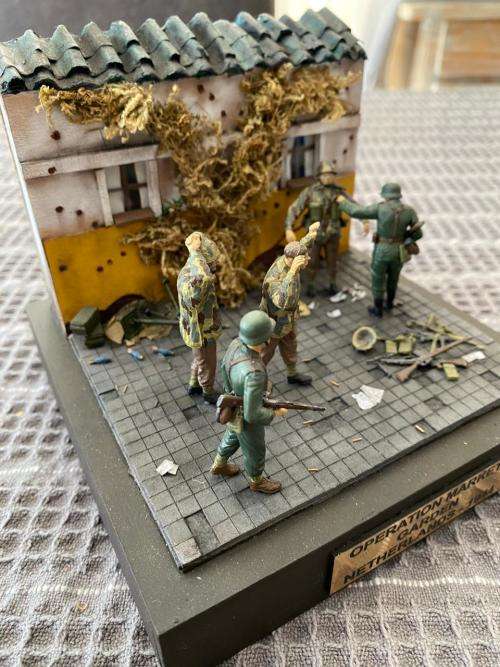 WW2 GERMAN-OPERATION MARKET GARDEN NETHERLANDS-1944-MADE FROM PLASTIC AND WOOD WITH GLASS COVER-MODE