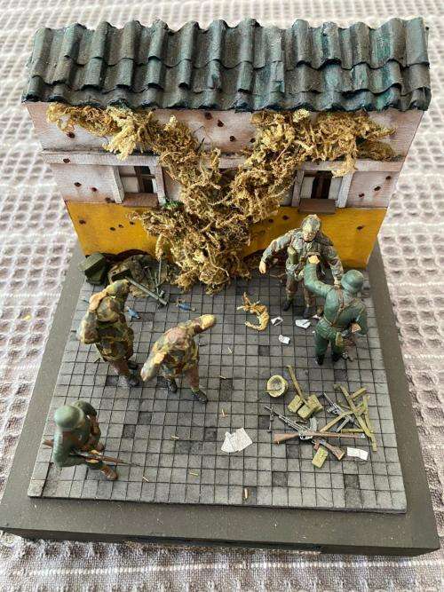 WW2 GERMAN-OPERATION MARKET GARDEN NETHERLANDS-1944-MADE FROM PLASTIC AND WOOD WITH GLASS COVER-MODE