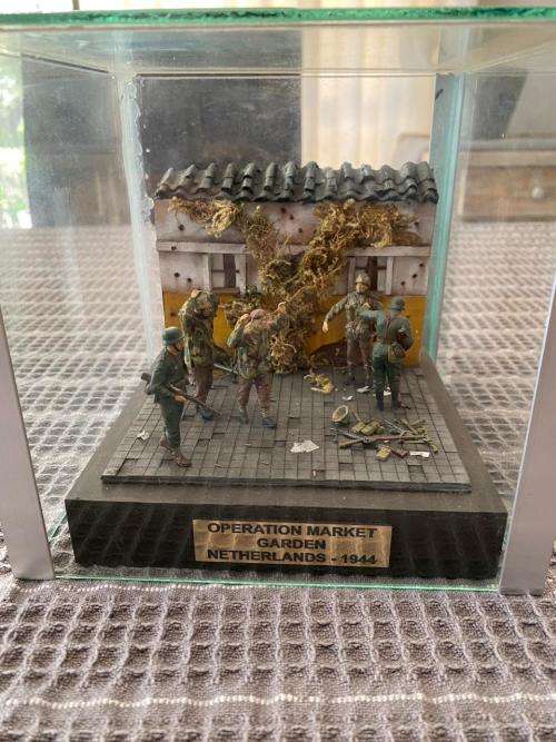 WW2 GERMAN-OPERATION MARKET GARDEN NETHERLANDS-1944-MADE FROM PLASTIC AND WOOD WITH GLASS COVER-MODE