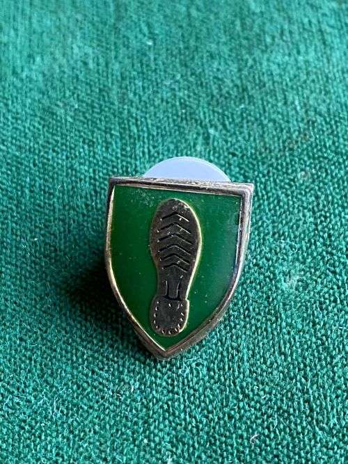SADF EQUESTRIAN CENTRE TRACKER CLASS 3 IN GREEN-PIN BADGE-APPROVED 1982