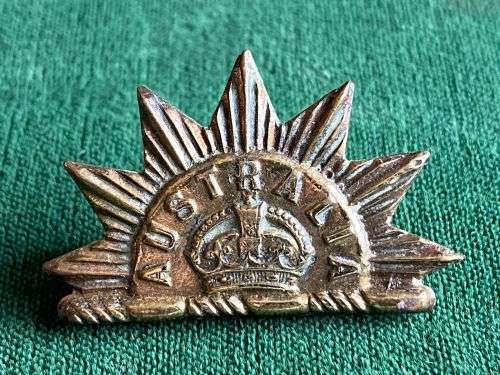 AUSTRALIA-BOER WAR PERIOD-1ST PATTERN RISING SUN BADGE-MEASURES 36X24 MM