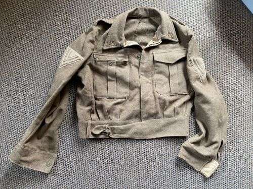 SA BUNNY JACKET (LABELLED) AND TROUSERS IN VERY GOOD CONDITION,WITHOUT ANY DAMAGE-THE TROUSERS A SIZ