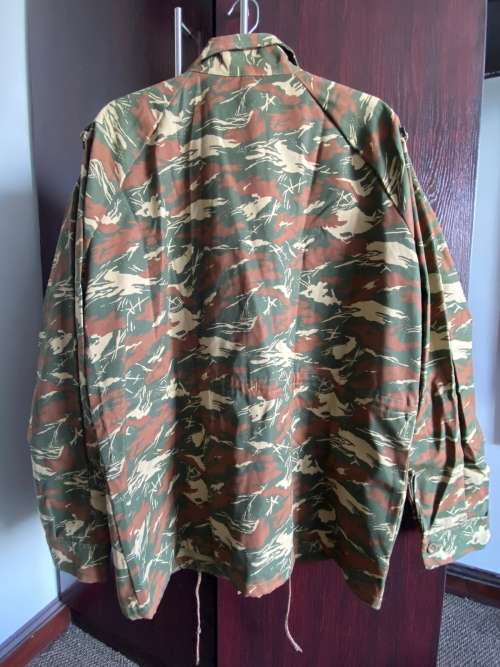 KOEVOET CAMO JACKET,SIZE LARGE, MEASURES 65CM ARMPIT TO ARMPIT-NEVER BEEN WORN-AS NEW CONDITION-SMAL