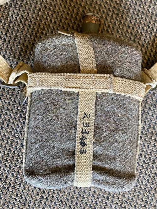 WW2 WATER BOTTLE IN GOOD AND COMPLETE CONDITION