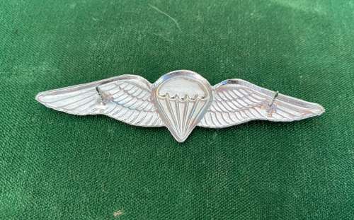 SA PARACHUTE FREE FALL,CHROMED AND LUCITE COVERED ENAMEL, WING,WORN FROM THE 1970`S- FULL SIZE2 PINS