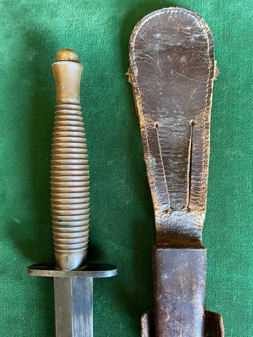 EARLY FAIRBAIRN SYKES FIGHTING KNIFE-RING GRIP PATTERN FROM WW2 PERIOD-ORIGINAL WITH MARKINGS-TOTAL