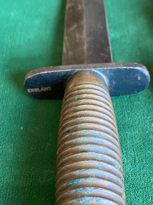 EARLY FAIRBAIRN SYKES FIGHTING KNIFE-RING GRIP PATTERN FROM WW2 PERIOD-ORIGINAL WITH MARKINGS-TOTAL
