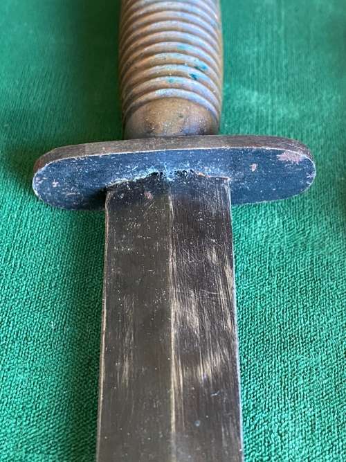 EARLY FAIRBAIRN SYKES FIGHTING KNIFE-RING GRIP PATTERN FROM WW2 PERIOD-ORIGINAL WITH MARKINGS-TOTAL