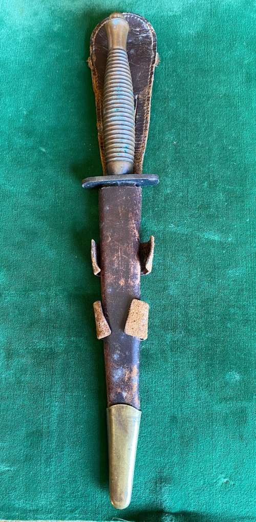 EARLY FAIRBAIRN SYKES FIGHTING KNIFE-RING GRIP PATTERN FROM WW2 PERIOD-ORIGINAL WITH MARKINGS-TOTAL