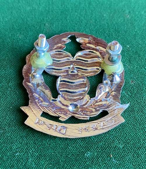 SPRINGS COMMANDO CHROME AND ENAMEL CAP BADGE-APPROVED IN 1990- 2X SCREW LUGS