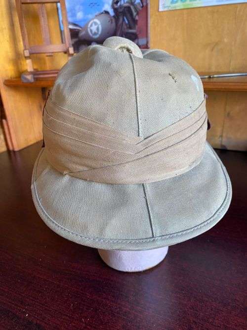 WW 2 SA PITH HELMET WORN FROM 1935 -1946-THIS PARTICULAR FLASH WAS FOR THE SAMC