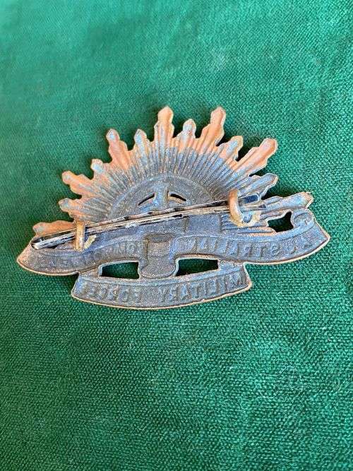 WW2 AUSTRALIAN COMMONWEALTH MILITARY FORCES CAP BADGE- 2 LUGS
