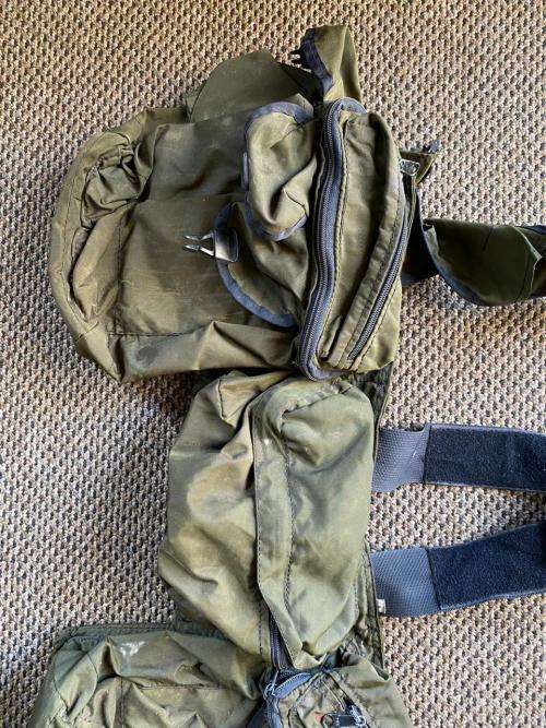 RECCE/NIEMOLLER WEBBING-ALL BUCKLES AND CLIPS COMPLETE-ZIPS WORKING