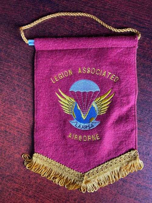 LEGION ASSOCIATED AIRBORNE BANNER -MEASURES 15,5X24CM