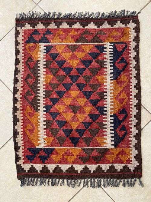 AUTHENTIC HAND MADE PERSIAN KILLIM-DIMENSIONS 900 X 670 MM