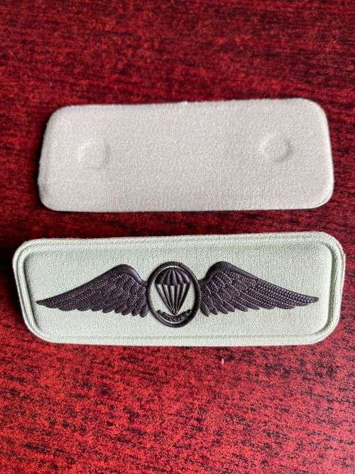 SANDF PARACHUTIST INSTRUCTORS BREAST BADGE- 2 PINS
