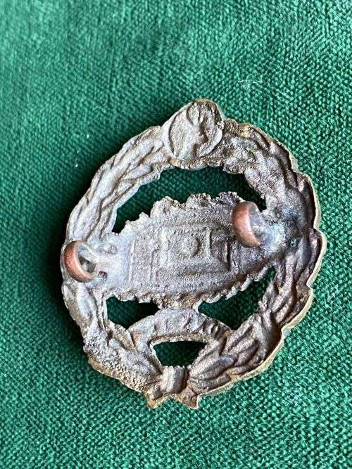 SA TANK CORPS CAP BADGE-BRASS WORN 1941-43- 2 LUGS