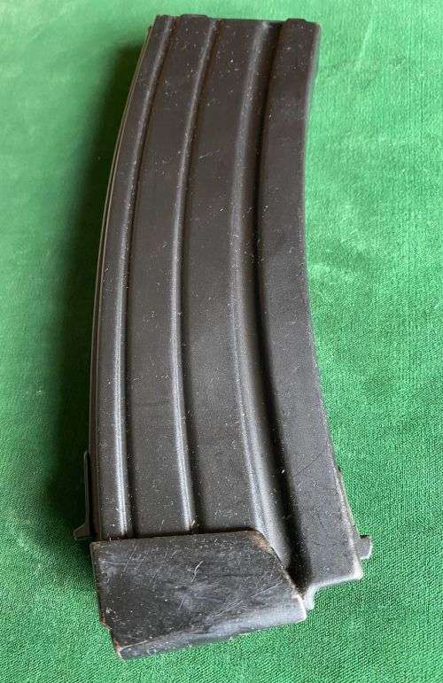 METAL 5.56 RIFLE MAGAZINE TO FIT R4/R5/R6/LM4/LM5/LM6-32 ROUNDS -ALMOST UNUSED CONDITION