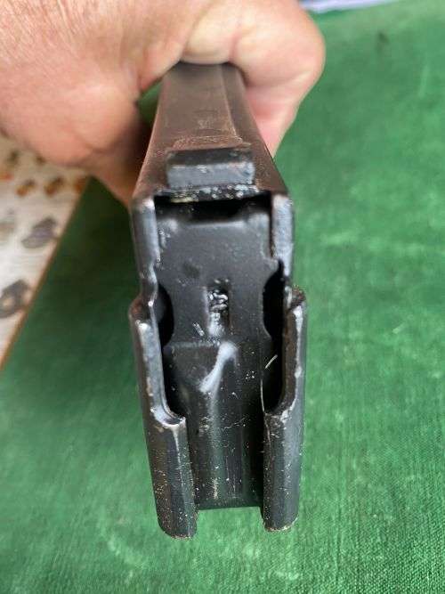 METAL 5.56 RIFLE MAGAZINE TO FIT R4/R5/R6/LM4/LM5/LM6-32 ROUNDS -ALMOST UNUSED CONDITION