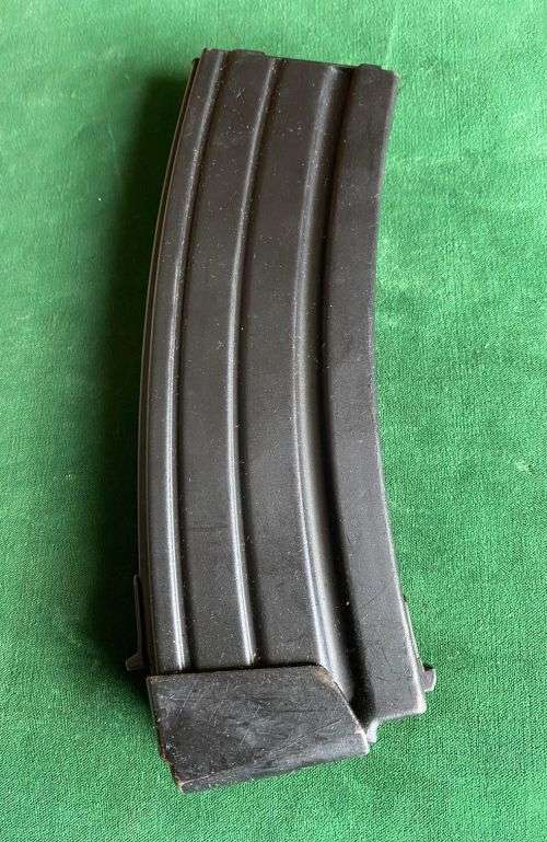 METAL 5.56 RIFLE MAGAZINE TO FIT R4/R5/R6/LM4/LM5/LM6-32 ROUNDS -ALMOST UNUSED CONDITION