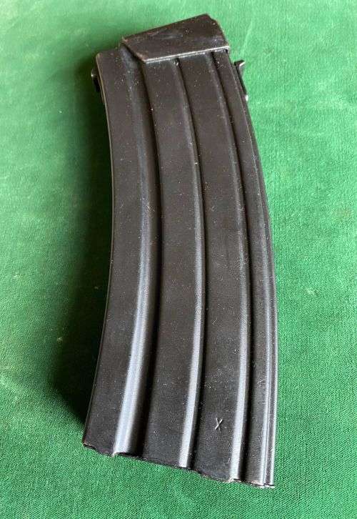 METAL 5.56 RIFLE MAGAZINE TO FIT R4/R5/R6/LM4/LM5/LM6-32 ROUNDS -ALMOST UNUSED CONDITION