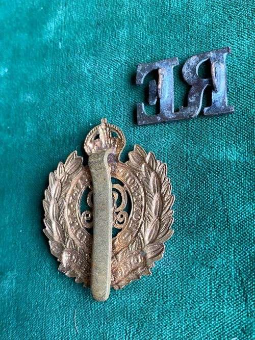 ROYAL ENGINEERS CAP BADGE 1914-18-SLIDER WITH TITLE
