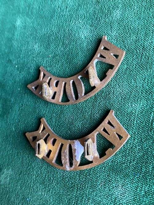 WEST YORK SHOULDER TITLE PAIR-BRASS- LUGS INTACT