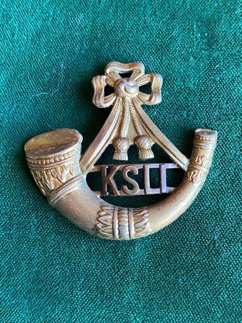 KINGS SHROPSHIRE LIGHT INFANTRY CAP BADGE-1882-1950- NO LUGS
