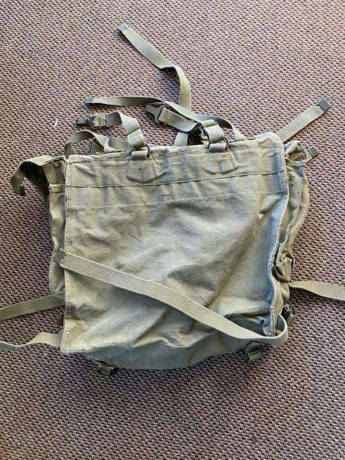 RHODESIAN PATTERN 64 LARGE BACK PACK 2X SIDE POCKETS,USED BUT GOOD CONDITION-MEASURES 45X40CM