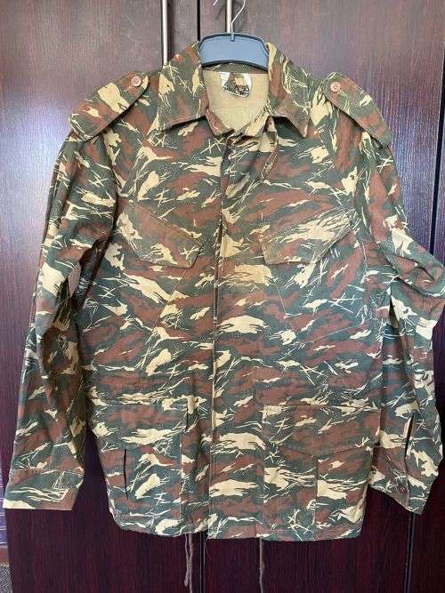 SWA KOEVOET CAMO JACKET,A SIZE MEDIUM BUT WILL FITT LARGE-MEASURES 62CM ARMPIT TO ARMPIT-GOOD CONDI